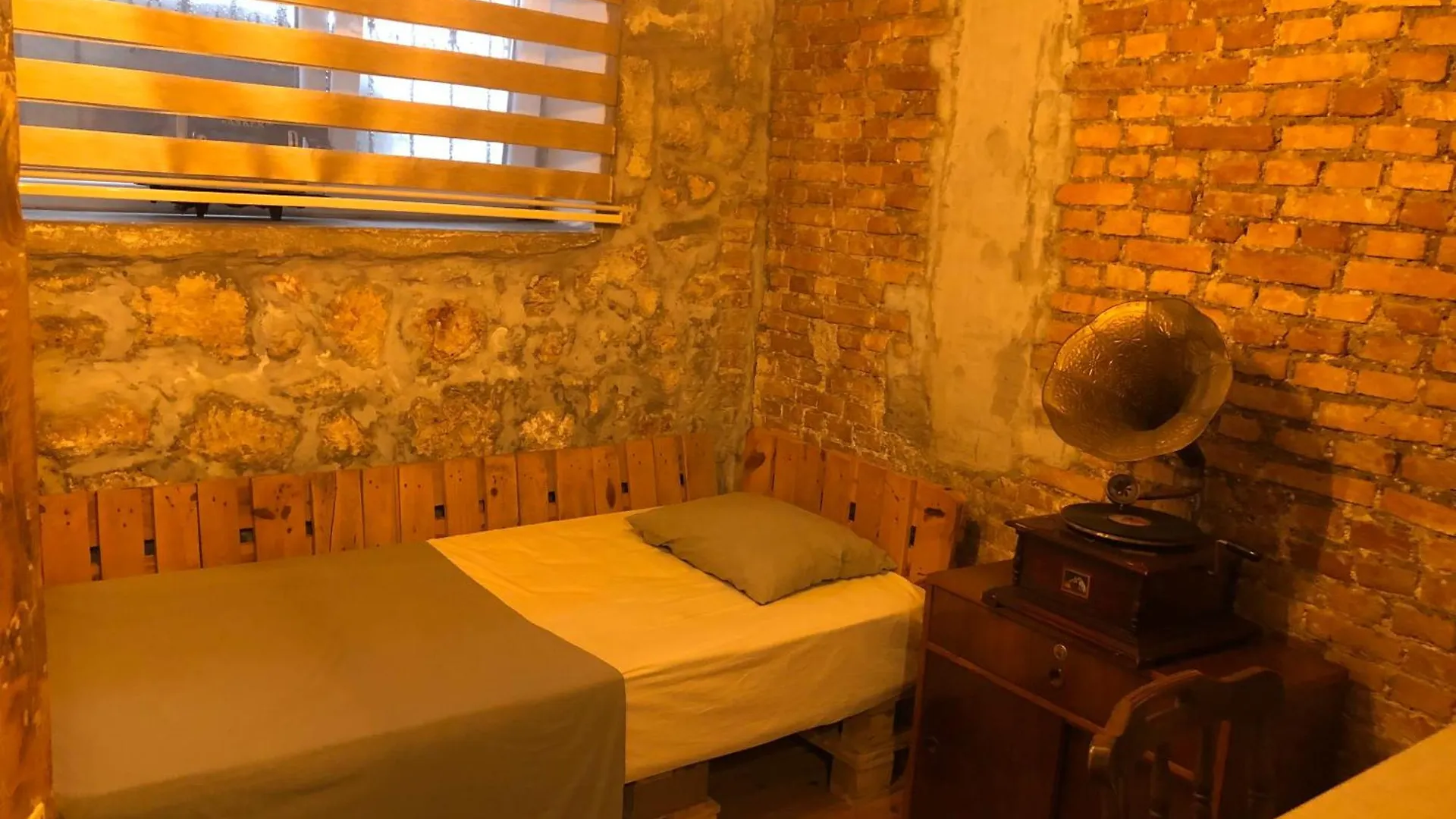 Antalya Kaleici Benzersiz Muethis Genis Daire 0*,